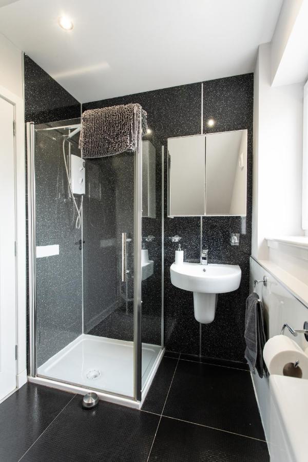 4 Private Bedroom House With 3 Parking Spaces Free Perth Eksteriør billede